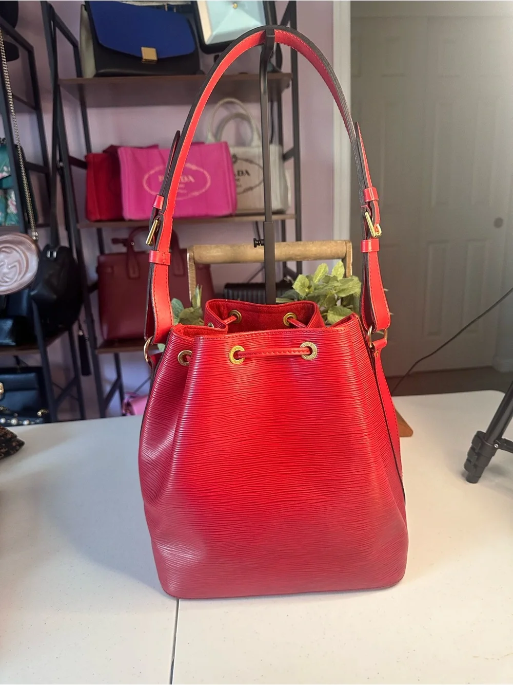 Louis Vuitton elegant louis